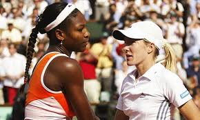 A less than friendly handshake between Serena and Justine.